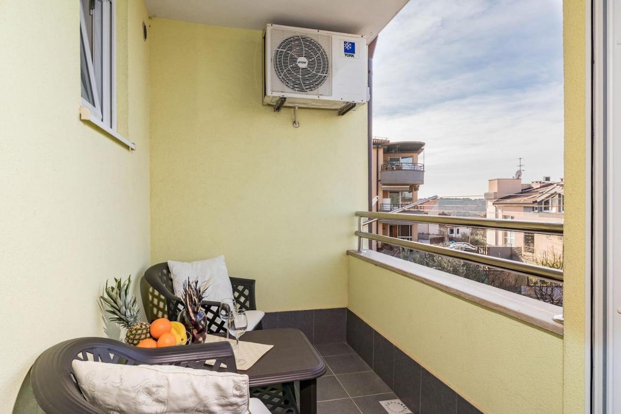 Apartment Klara Pula Exterior foto